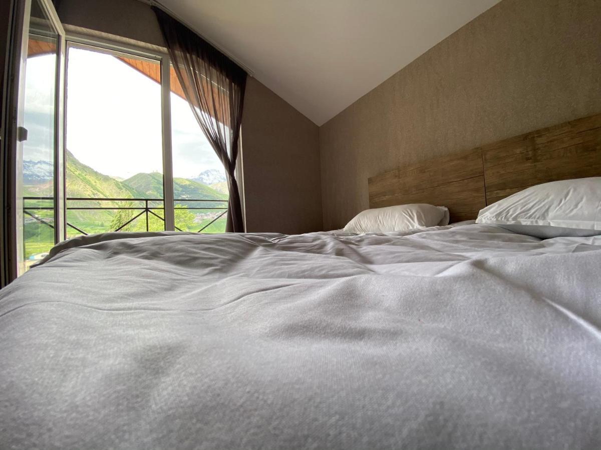 Uptown Boutique Kazbegi Stepantsminda Exterior foto