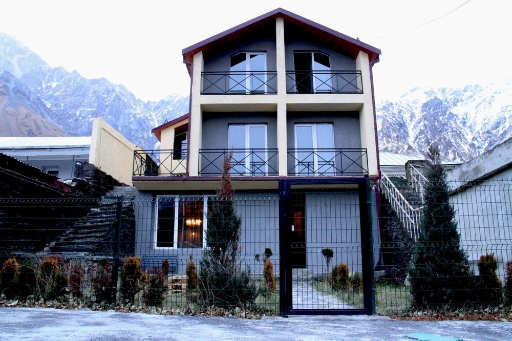 Uptown Boutique Kazbegi Stepantsminda Exterior foto