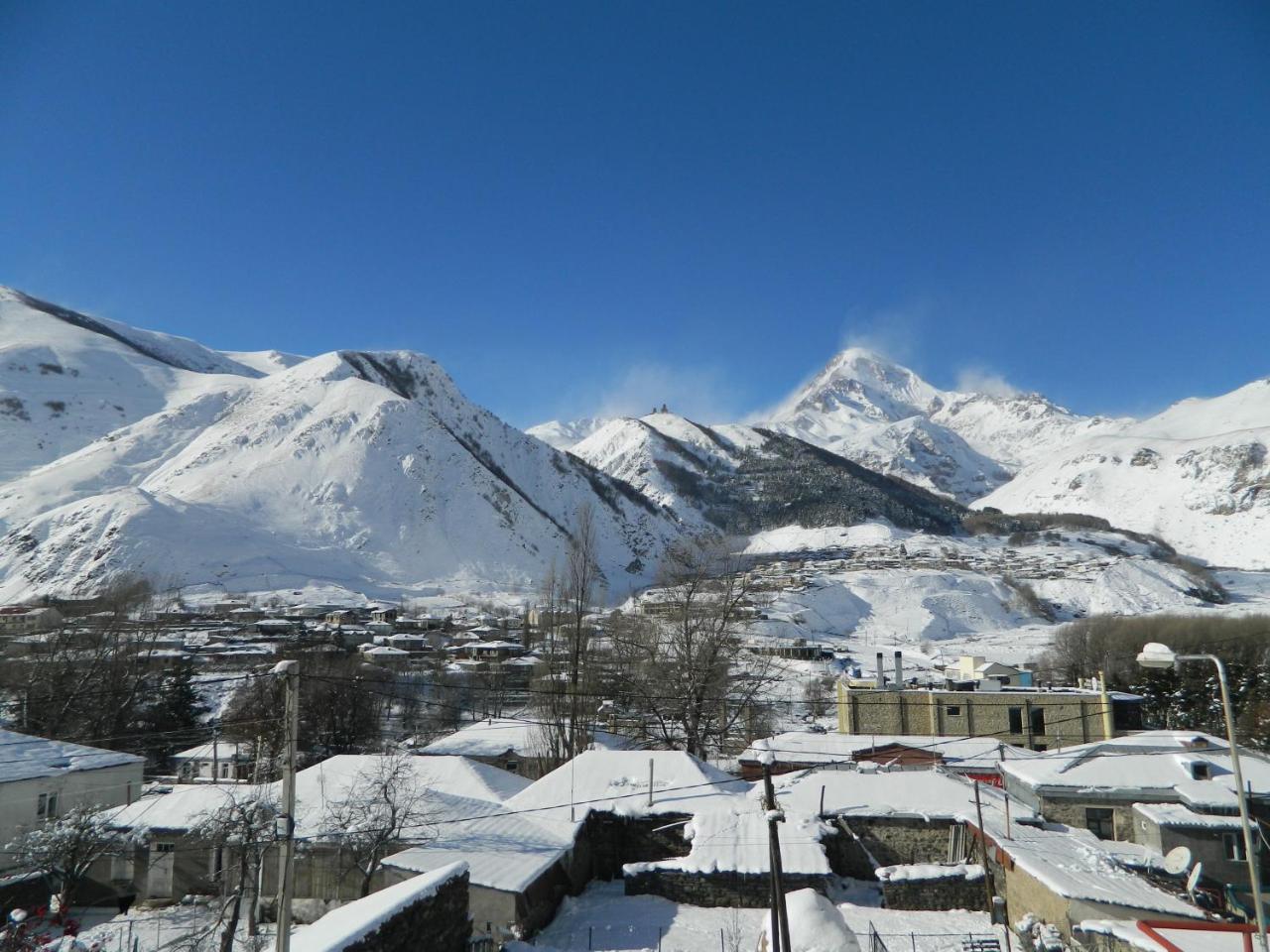 Uptown Boutique Kazbegi Stepantsminda Exterior foto